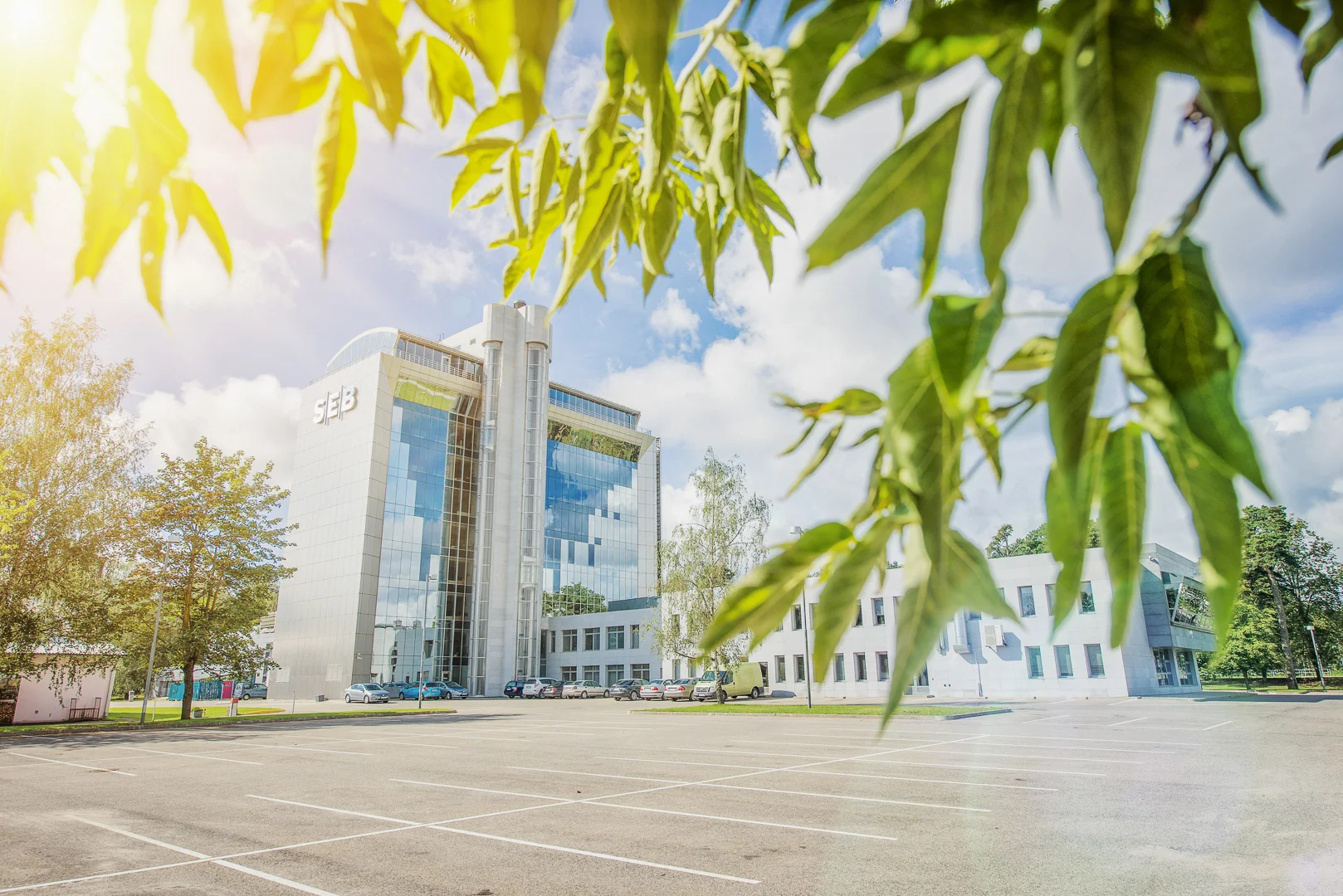 Modern Building with Parking and Green Space – Building Photography
