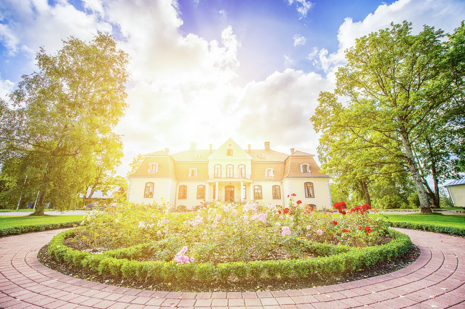 Traditional Farmhouse, Landscape – Building Photography