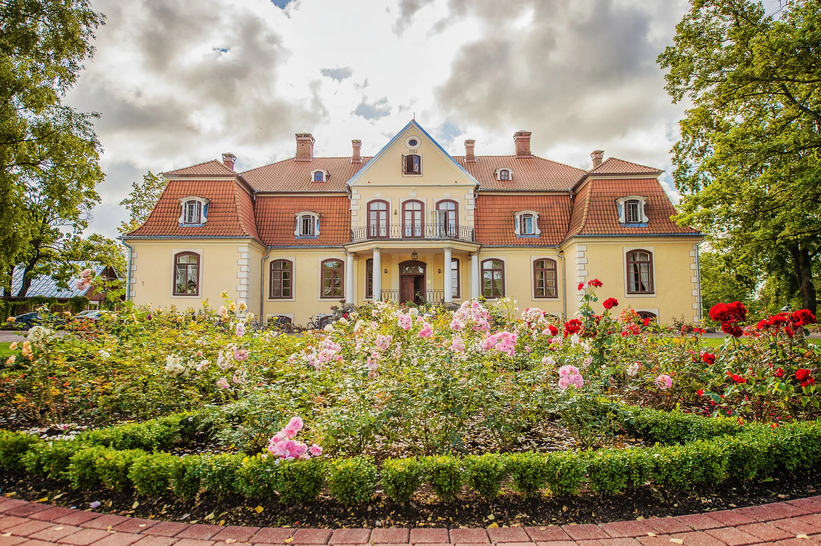 Traditional Farmhouse, Latvian Landscape – Real Estate Exterior Image