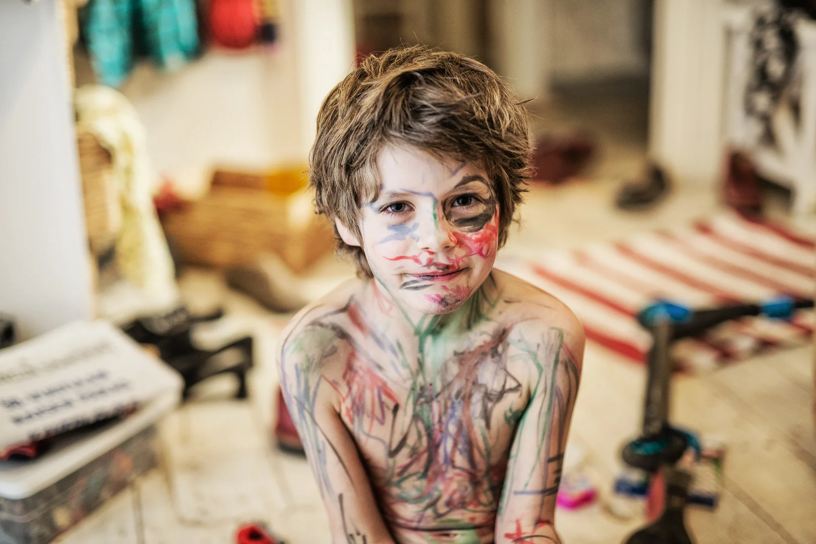 Kids Portrait, Playing and Fun Indoors – Family Photography Portfolio