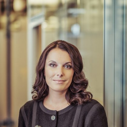 Portrait: Business Style Photograph of a Woman – Business Portrait Portfolio
