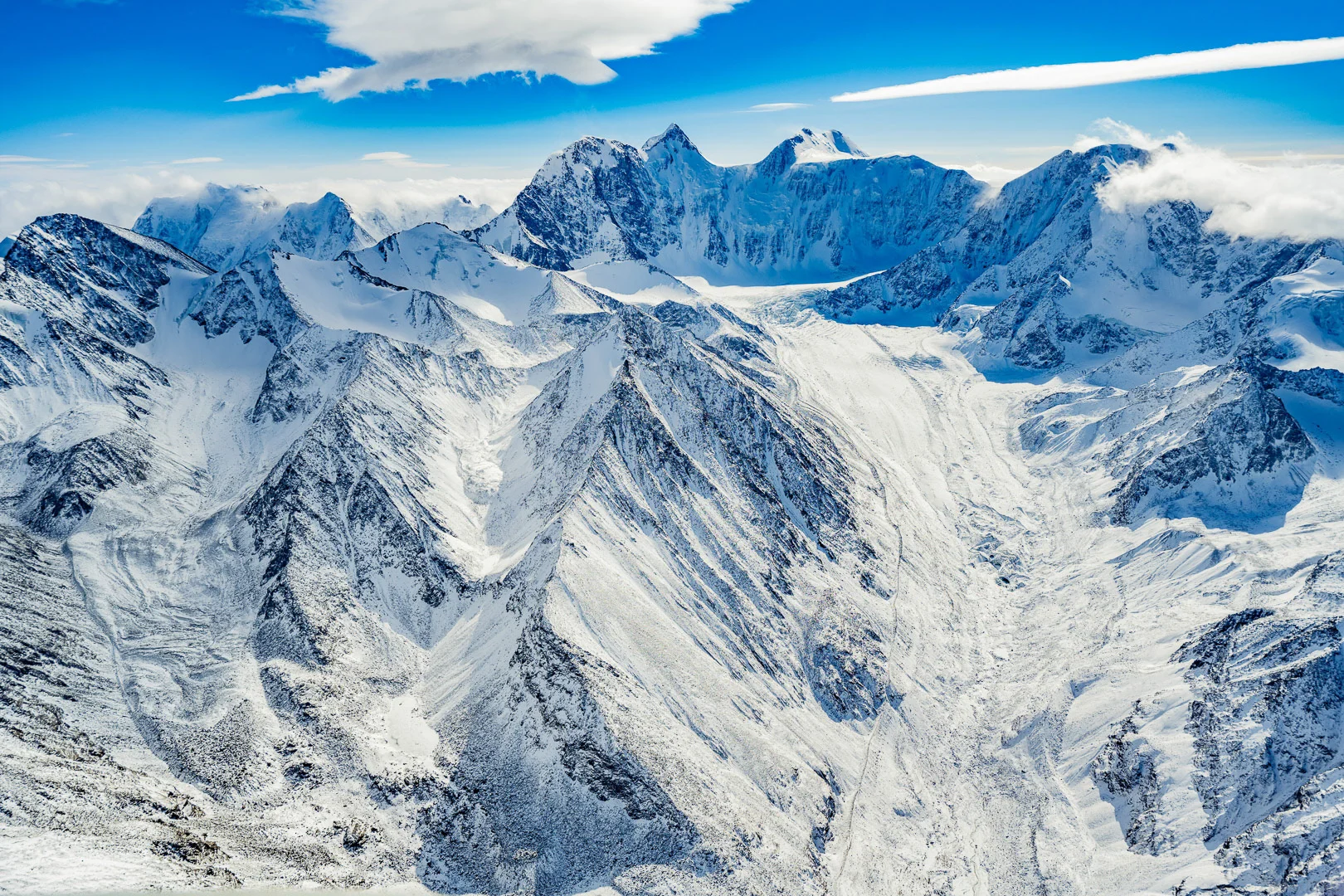 Mountain Landscape, Snowy Peaks – Scenic Photography Portfolio