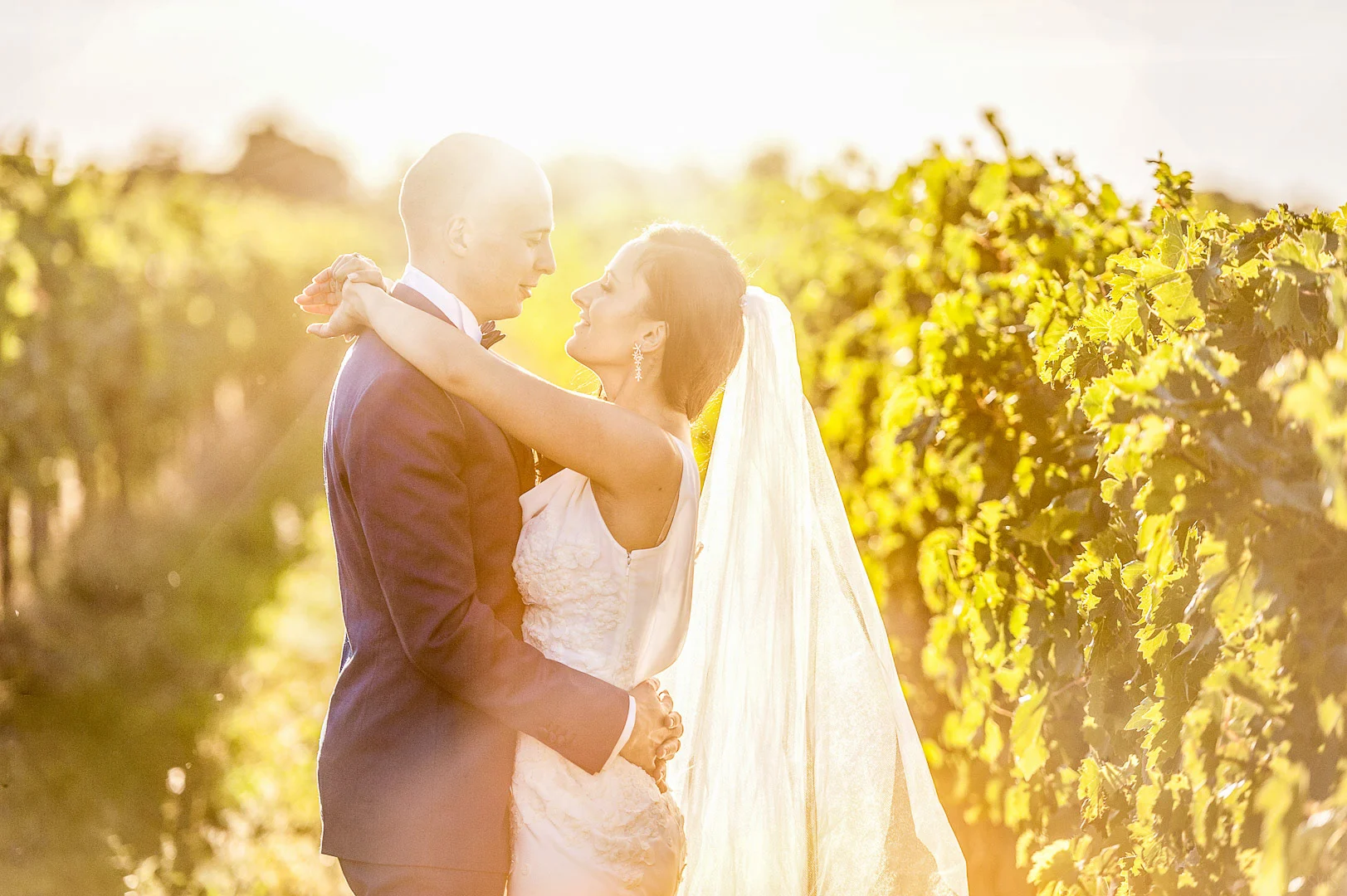 Happy Couple in a Garden – Wedding Storytelling Portfolio