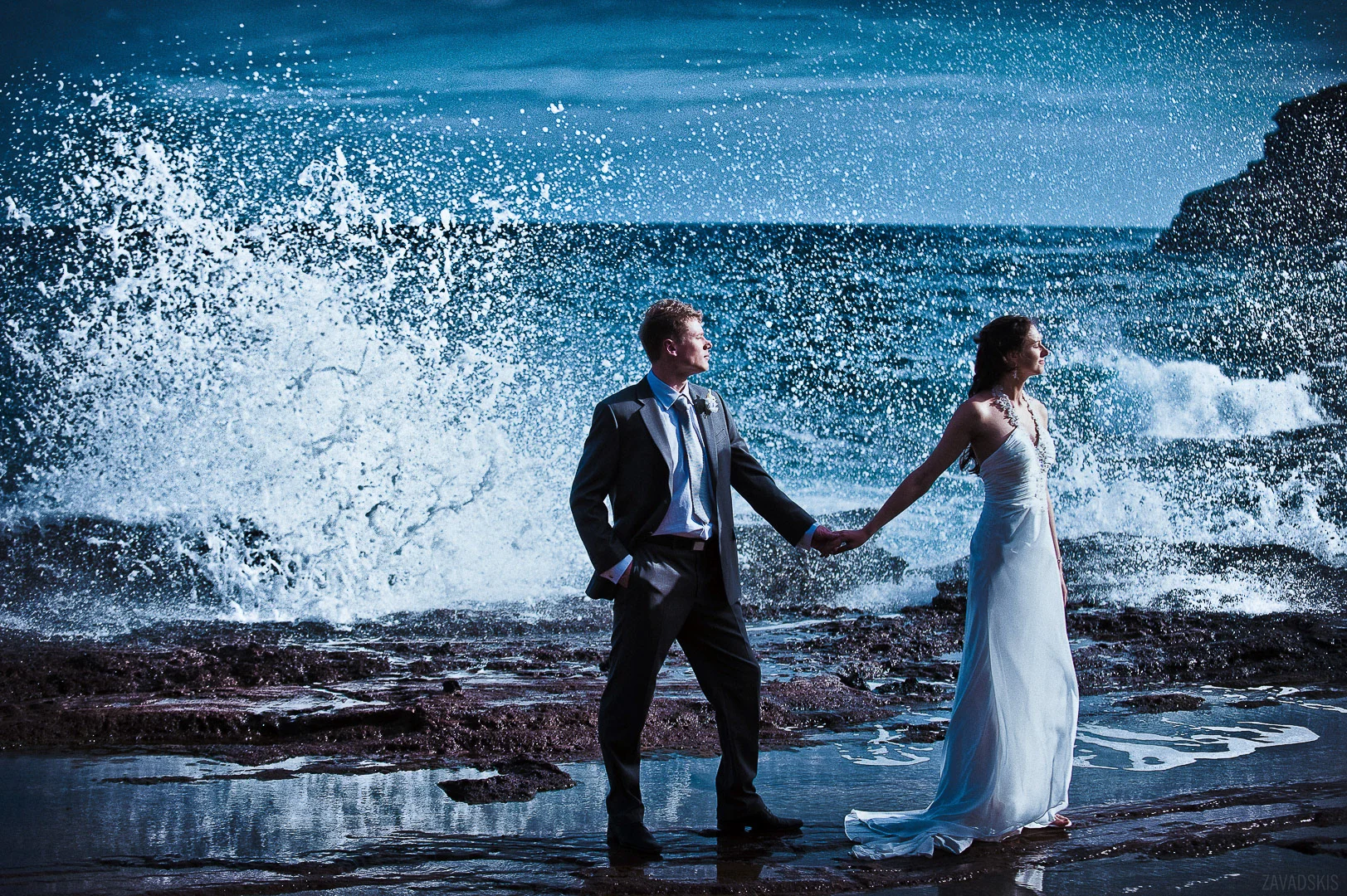 Wedding Photographer: Happy Couple in Garden, Elegant Composition – Wedding Storytelling Portfolio